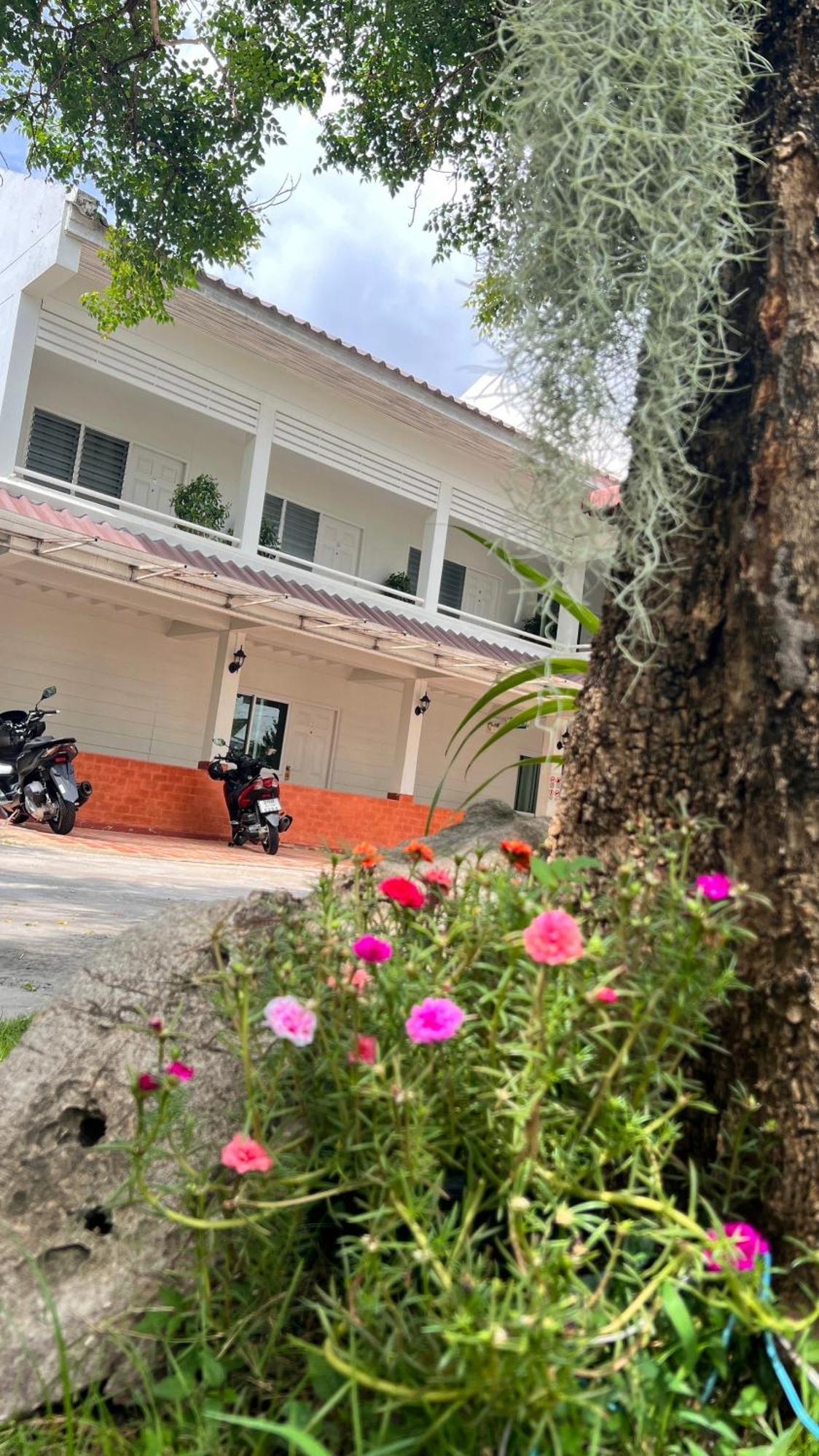 Udee Cozy Hotel Chiang Mai Extérieur photo